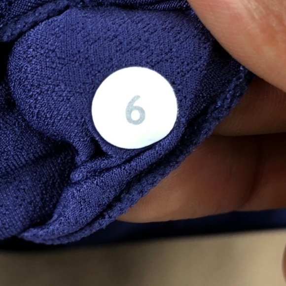 Lululemon women Tank Top Racer back size 6 - Picture 8 of 9